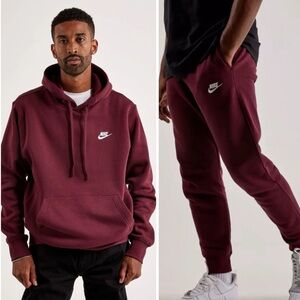 NIKE Sportswear Club Fleece Joggers and Sweatshirt Set Night Maroon Red